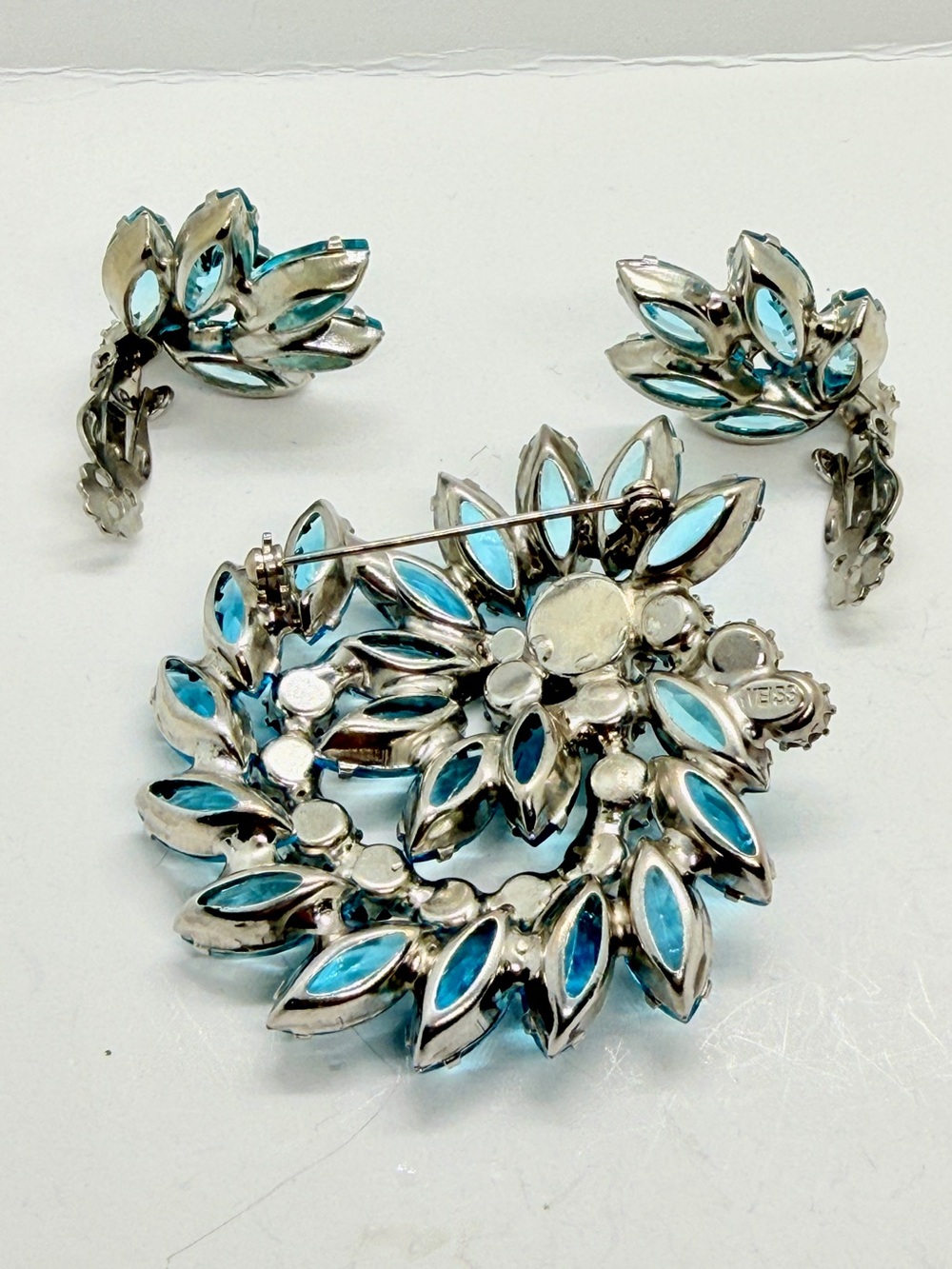 Vintage Large Weiss Brooch & Clip On Earring, AB & Blue Rhinestones Floral Pin - Picture 5 of 10